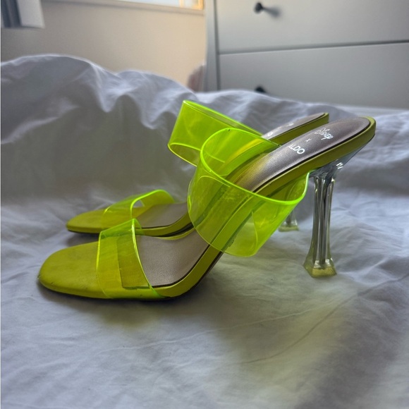 Disney x Aldo Yellow Cinderella Stepsister Jelly Open Toe Heels Size 7 - Picture 2 of 14